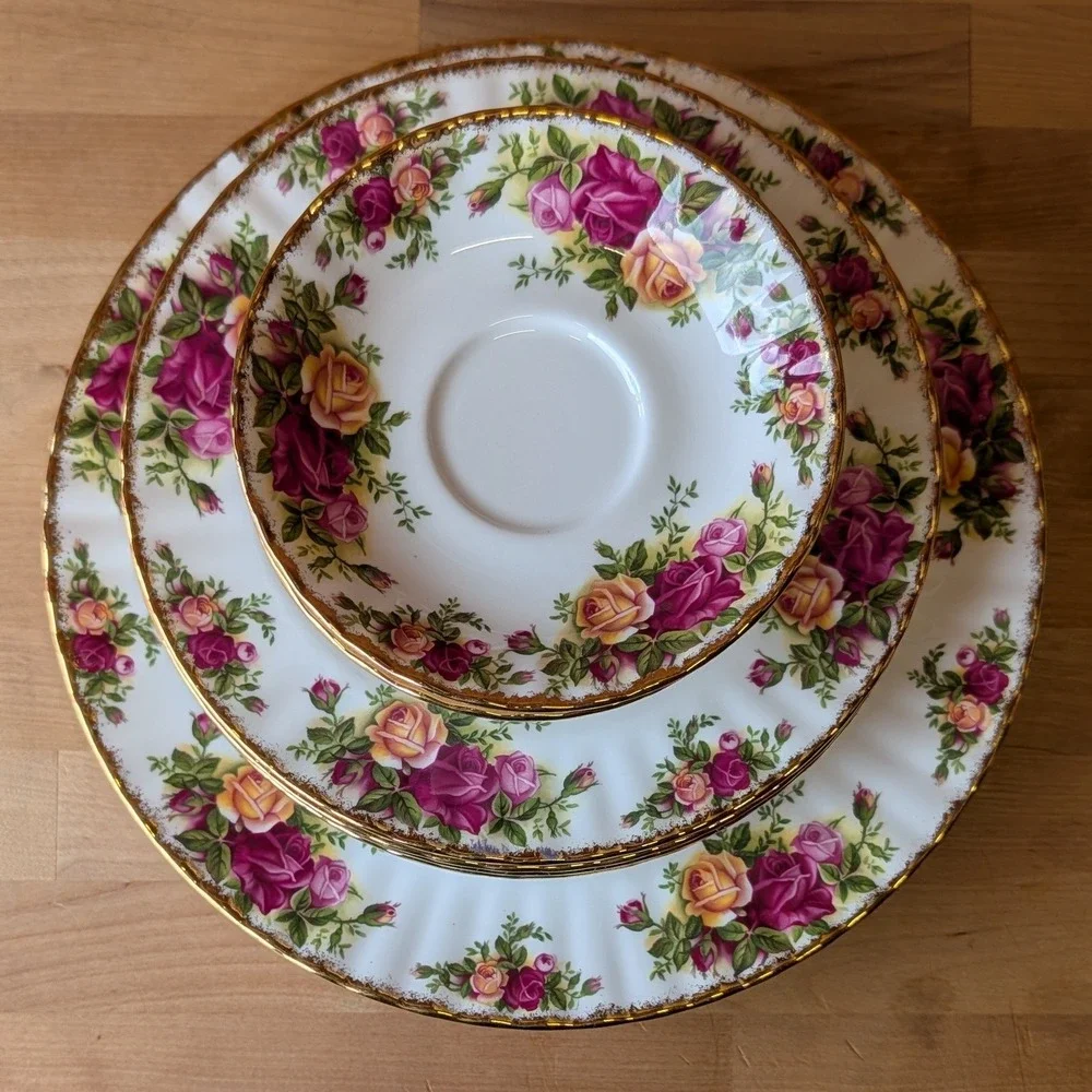 Royal Albert Old Country Roses 12pc Set Service for 4 Dinner Salad Saucer Plates